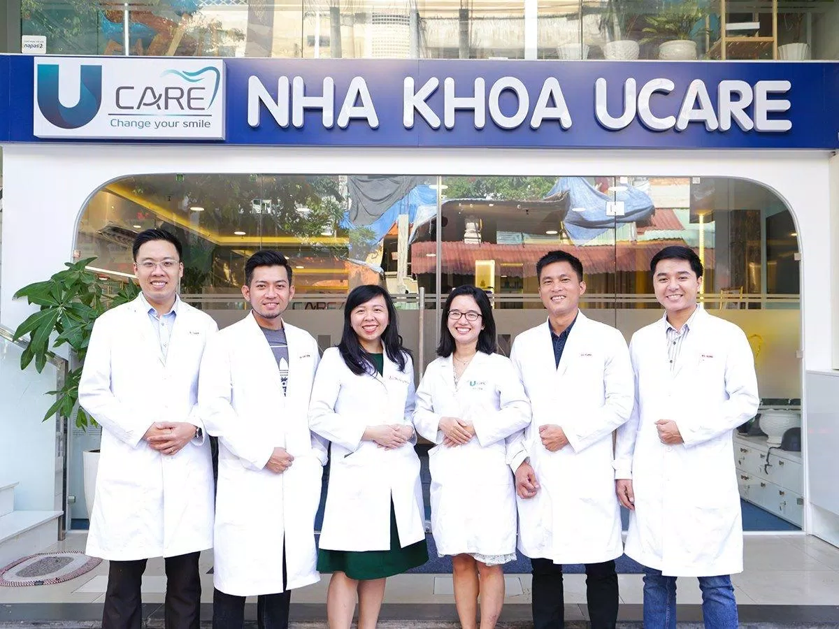 Đội ngũ bác sĩ tại Ucare Dental. Nguồn: Fanpage Ucare Dental