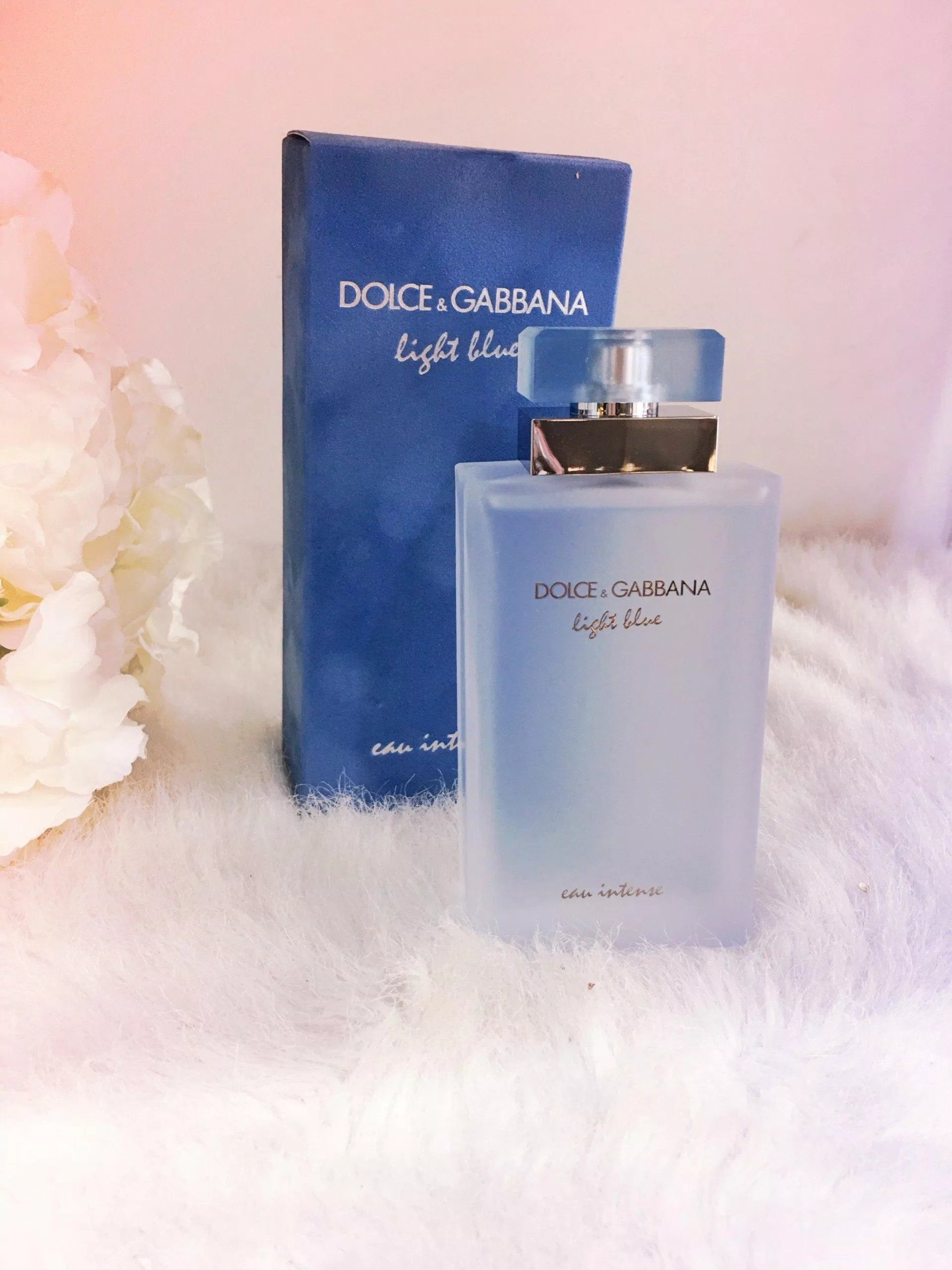 Nước hoa Light Blue Women có bao bì xanh sang trọng (Nguồn: Internet) Nước hoa Light Blue Women có bao bì xanh sang trọng (Nguồn: Internet)