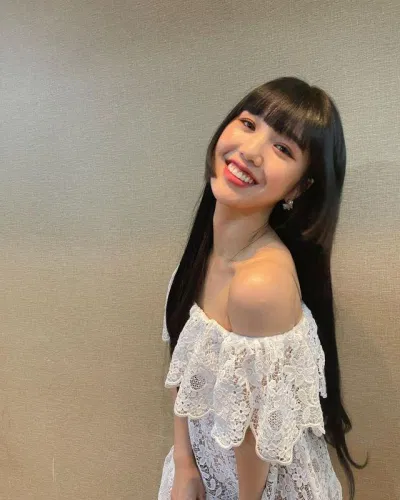 Cô nàng Mini (OH MY GRIRL) với tóc mái himi đáng yêu (ảnh: internet)