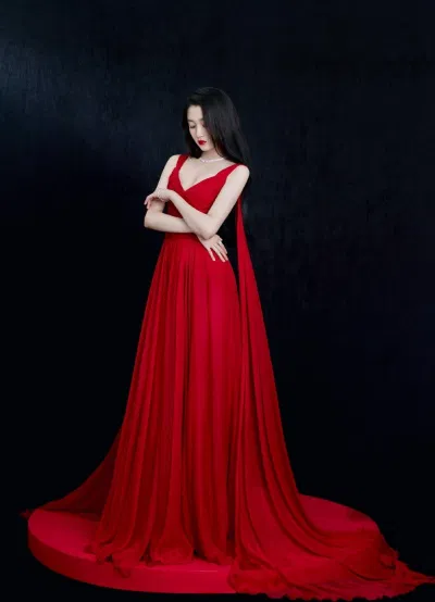 Hình ảnh phòng làm việc Quan Hiểu Đồng đăng tải (Ảnh: Internet). Hình ảnh phòng làm việc Quan Hiểu Đồng đăng tải (Ảnh: Internet).