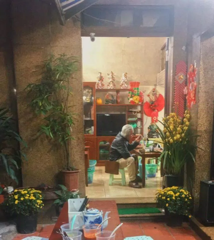 Không gian quán Hủ tíu Huy Hoàng 21 Hàng Điếu. (Nguồn: Internet)