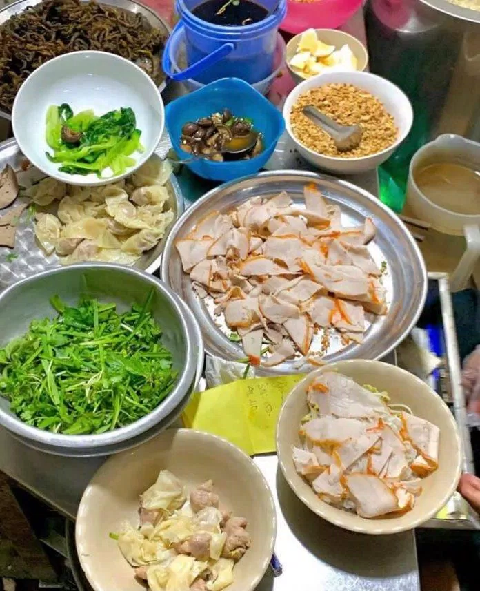 Top 10 quán hủ tiếu ngon đậm đà chuẩn vị giữa lòng Hà Nội Bún bò Cô Tuân Hủ tiếu xá xíu chiên đậm đà Hà Nội hủ tiếu Hủ tiếu Huy Hoàng Mì Gia Chợ Lớn Mì vằn thắn hủ tiếu Duy Anh Mì vằn thắn hủ tiếu Mỹ Hạnh Mì vằn thắn Xuân hủ tiếu Quán hủ tiếu Quán hủ tiếu Minh Châu Quán hủ tiếu mực Ba Hiếu Quán hủ tiếu ngon tại Hà Nội thông tin Tiệm Mì Gia Phát Ký Tiệm mì Hưng Phát Top 10