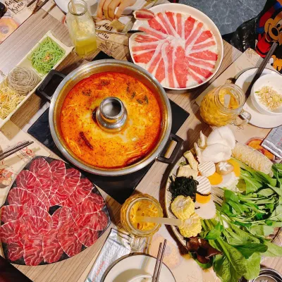 Bàn lẩu thịnh soạn tại COCA Restaurant - Thai Favorite & Hotpot. (Nguồn: Internet)