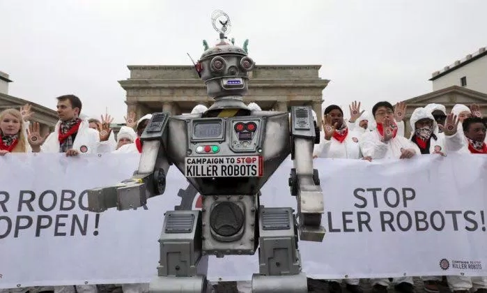 Những người biểu tình trong chiến dịch kêu gọi ban hành lệnh cấm đối với các robot sát thủ (Ảnh: Internet).