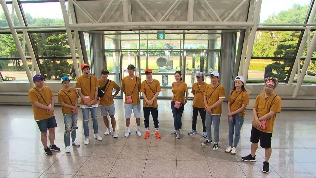 Trò chơi xé bảng tên hấp dẫn ở cuối tập phim kéo dài đến vài tiếng đồng hồ. (Ảnh: Internet). Trò chơi xé bảng tên hấp dẫn ở cuối tập phim kéo dài đến vài tiếng đồng hồ. (Ảnh: Internet).