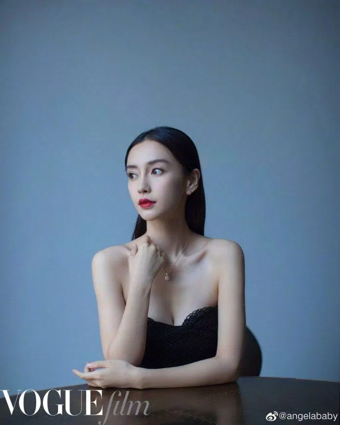 Angela Baby được khen ngợi là mỹ nhân sở hữu khí chất và body không thể đùa được, nhất là bờ vai quyến rũ của cô lại càng cực phẩm hơn. (Nguồn: Internet)