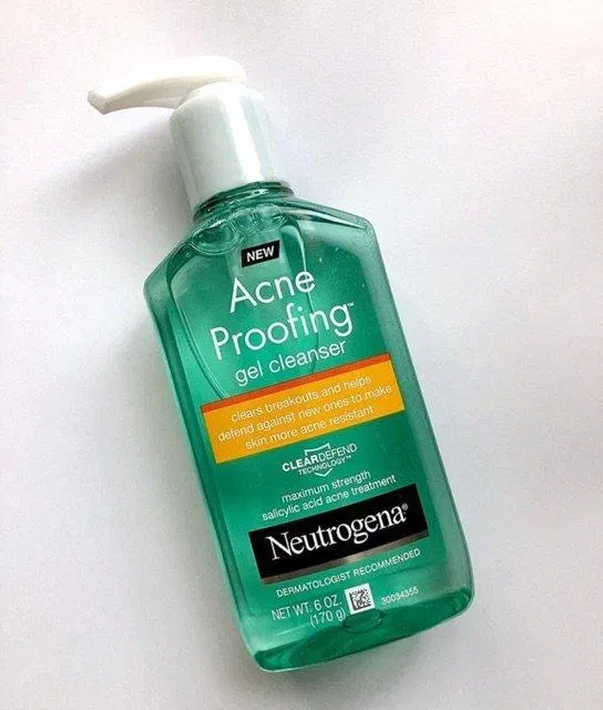 Neutrogena Acne Proofing Gel Cleanser làm sạch da nhẹ dịu (Nguồn: Internet) Neutrogena Acne Proofing Gel Cleanser làm sạch da nhẹ dịu (Nguồn: Internet)