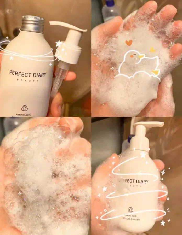 Sữa rửa mặt Perfect Diary Amino Acid Cleanser có kết cấu dạng gel lỏng, tạo bọt vừa đủ trên da ( Nguồn: internet)