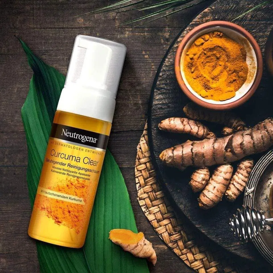 Sữa rửa mặt chiết xuất củ nghệ giúp điều trị mụn và dưỡng trắng da (Ảnh: Internet).