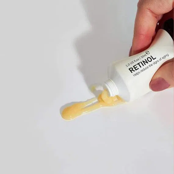 The Inkey List Retinol có texture màu vàng nhạt (Nguồn: Internet) The Inkey List Retinol có texture màu vàng nhạt (Nguồn: Internet)