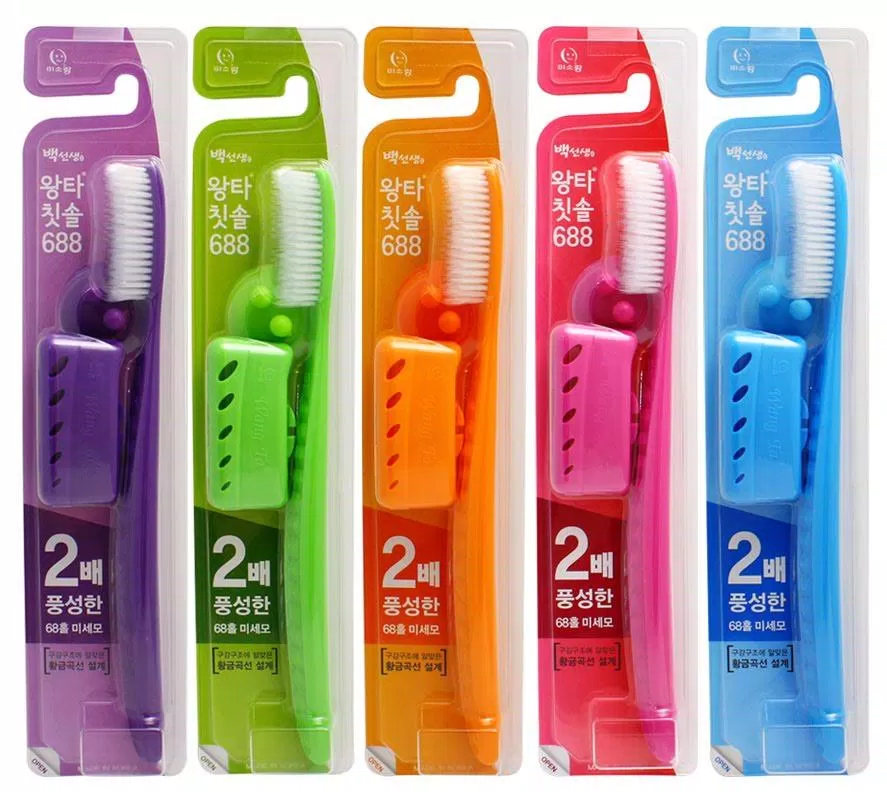 Set bàn chải Dr. Baek Toothbrush 688 nhiều màu có giá khoảng hơn 200.000 VNĐ (Ảnh: Internet)