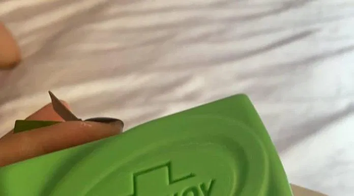 Thiết kế quen thuộc của xà phòng trị mụn lưng Lifebuoy matcha khổ qua. (Ảnh: Internet)