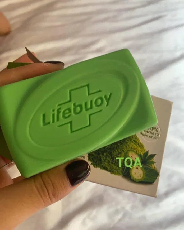 Thiết kế quen thuộc của xà phòng trị mụn lưng Lifebuoy matcha khổ qua. (Ảnh: Internet)