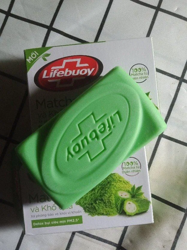 Xà phòng Lifebuoy matcha khổ qua giá rẻ mà hiệu quả bất ngờ. (Ảnh: BlogAnChoi)