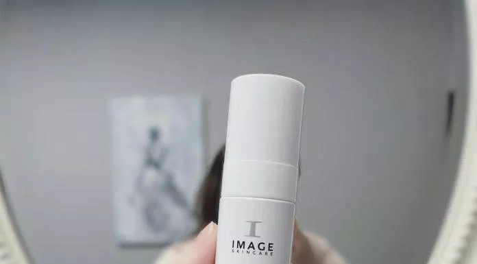 Xịt dưỡng chất Image Vital C Hydrating Facial Mist giúp khôi phục ngay làn da thiếu sức sống ( Nguồn: internet)