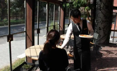 Bữa sáng tại Cafe La Bohéme (Ảnh: Internet). Bữa sáng tại Cafe La Bohéme (Ảnh: Internet).