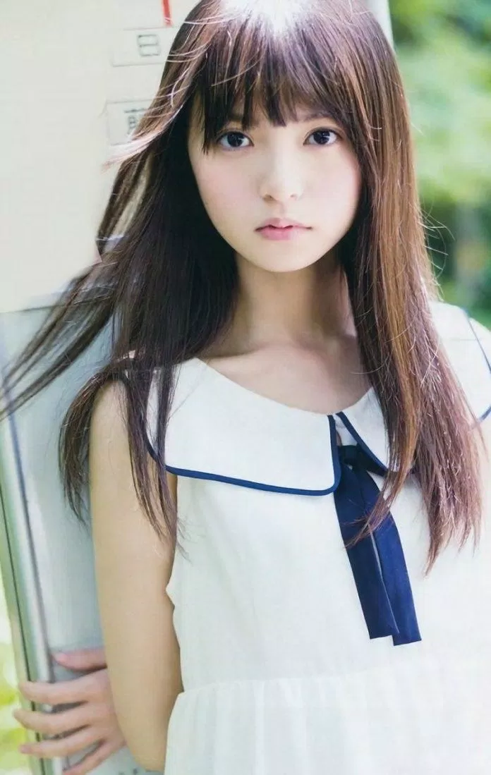 Nhan sắc ngọt ngào, nữ tính của Asuka Saito (Nogizaka46) được nhiều chị em phụ nữ Nhật Bản chọn làm hình mẫu thẩm mỹ. Nữ giới ở độ tuổi U20 rất yêu thích ngũ quan hài hòa, cân đối và đặc biệt là đôi mắt to tròn tự nhiên của ngôi sao sinh năm 1998. (Nguồn: Internet)