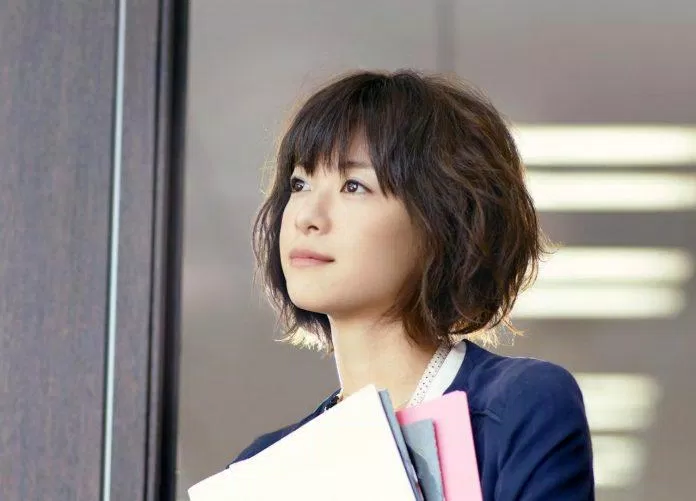 Ueno Juri đứng hạng 25 trong danh sách 50 nữ diễn viên được yêu thích nhất năm 2021 với 175 điểm bình chọn. Ngôi sao sinh năm 1986 gây ấn tượng nhờ cách nói chuyện rất tự nhiên. (Nguồn: Internet)