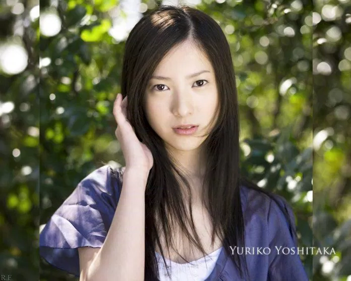 Yoshitaka Yuriko đứng hạng 27 trong danh sách 50 nữ diễn viên được yêu thích nhất năm 2021 với 169 điểm bình chọn. Ngôi sao sinh năm 1988 để lại dấu ấn sâu đậm trong lĩnh vực nhạc kịch. Năm ngoái, Yoshitaka Yuriko đứng hạng 14 trong bảng xếp hạng này. (Nguồn: Internet)