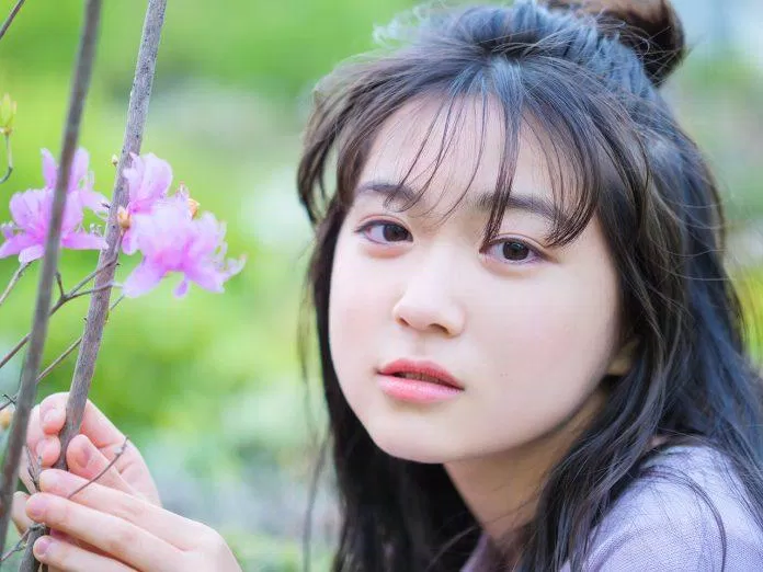 Hirasawa Kokoro đứng hạng 19 trong bảng xếp hạng 20 nữ diễn viên tuổi teen được yêu thích nhất Nhật Bản với 119 bình chọn từ người hâm mộ. Cô nàng sinh năm 2007 và là diễn viên trực thuộc công ty Ken-On. (Nguồn: Internet)
