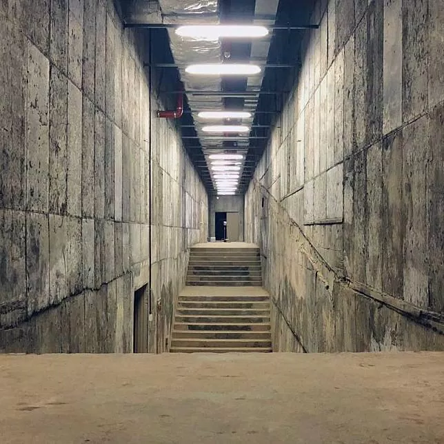 Thực ra đó là tầng hầm đi xuống phòng tập thể dục ở Đại học Daejin.  (Nguồn: Internet)