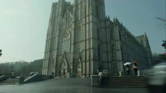 Kyung Hee University Grand Peace Palace là địa điểm quay MV hay bối cảnh phim Hàn quen thuộc với cái mọt phim. (Nguồn: Internet)
