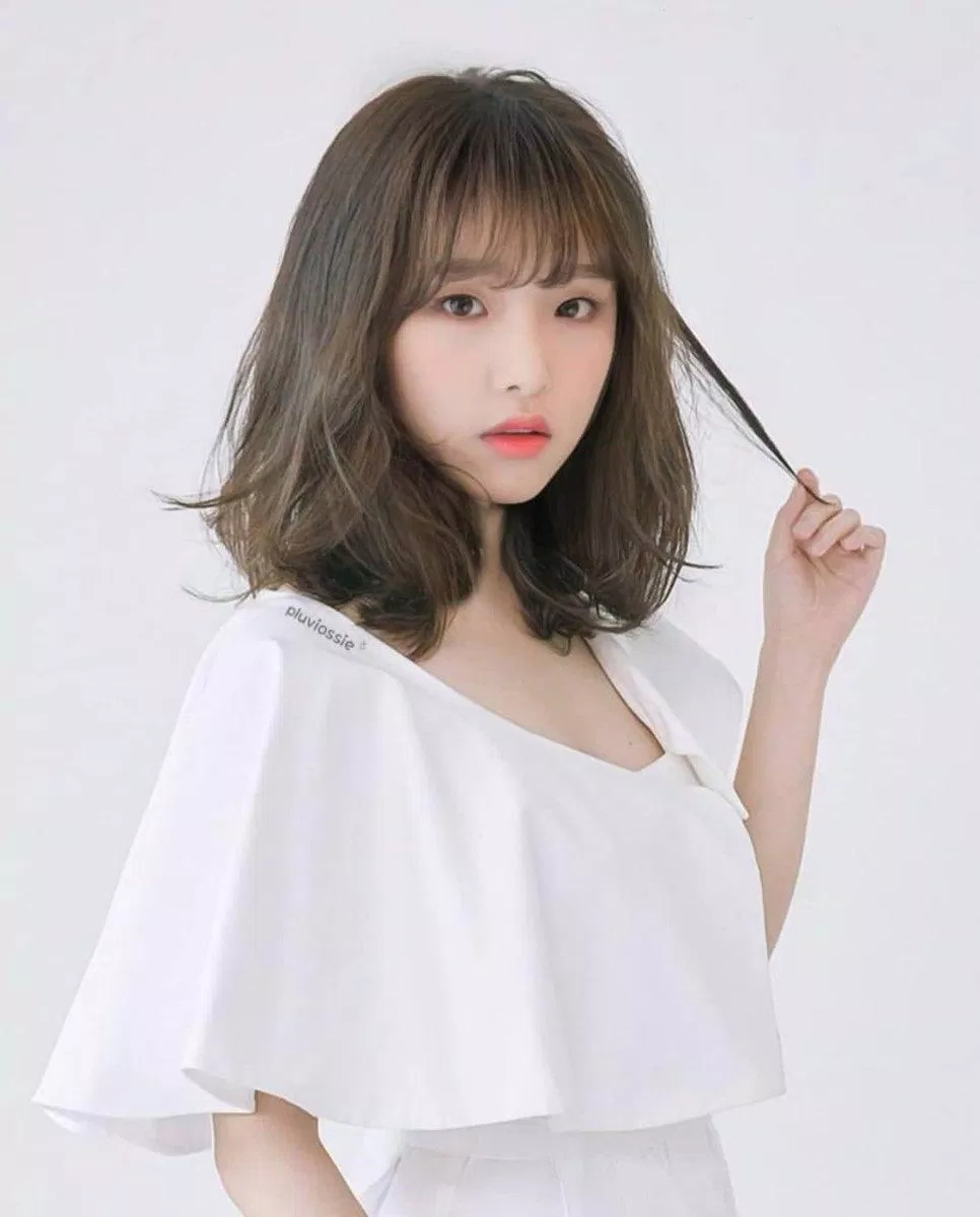 Choi Yena (cựu thành viên IZ*ONE) đứng hạng 23 trong BXH những nữ rapper đỉnh nhất Kpop do người hâm mộ bình chọn. Nữ idol từng đảm nhận vai trò rapper, lead vocal và lead dancer trong nhóm. (Nguồn: Internet)