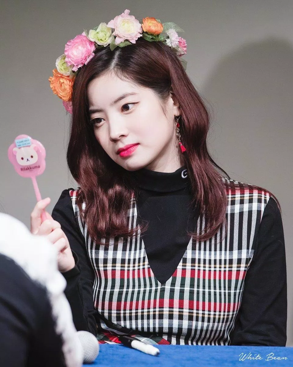 Dahyun (TWICE) đứng hạng 16 trong BXH những nữ rapper đỉnh nhất Kpop do người hâm mộ bình chọn. Trong nhóm, nữ idol đảm nhận vai trò lead rapper và sub vocal. (Nguồn: Internet)