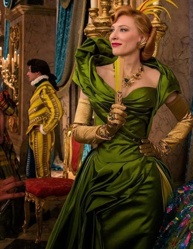 Cate Blanchett nhận được hàng loạt lời khen ngợi của khán giả, về cả diễn xuất và tạo hình xuất sắc.