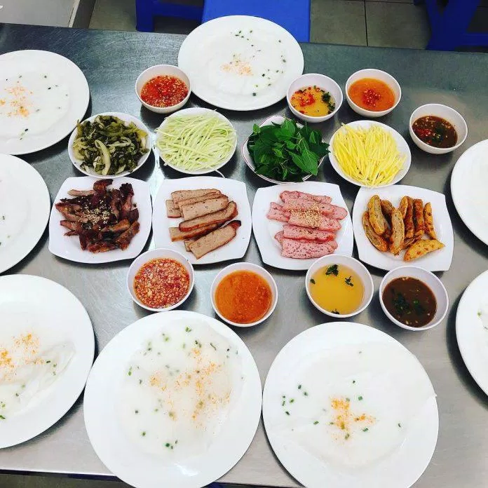 Bánh ướt chồng đĩa nổi tiếng ở Vũng Tàu (ảnh internet)