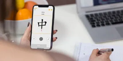 Học ngoại ngữ trở nên dễ dàng hơn với các ứng dụng trên điện thoại (Ảnh: Internet). Học ngoại ngữ trở nên dễ dàng hơn với các ứng dụng trên điện thoại (Ảnh: Internet).