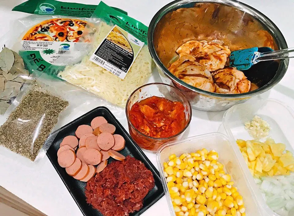 Các nguyên liệu thường dùng để làm bánh pizza (Ảnh: Internet). Các nguyên liệu thường dùng để làm bánh pizza (Ảnh: Internet).