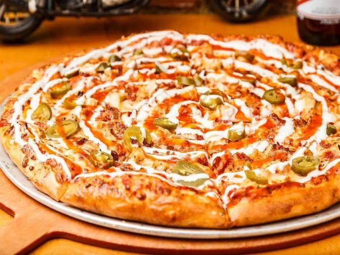 Bánh pizza thường chứa nhiều chất béo không tốt cho sức khỏe (Ảnh: Internet).