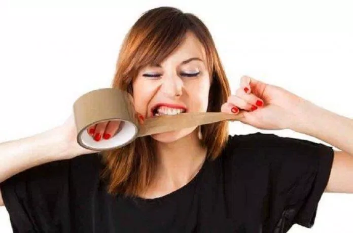 Đừng bắt răng phải làm những việc quá sức như thế này nhé (Ảnh: Internet). Đừng bắt răng phải làm những việc quá sức như thế này nhé (Ảnh: Internet).