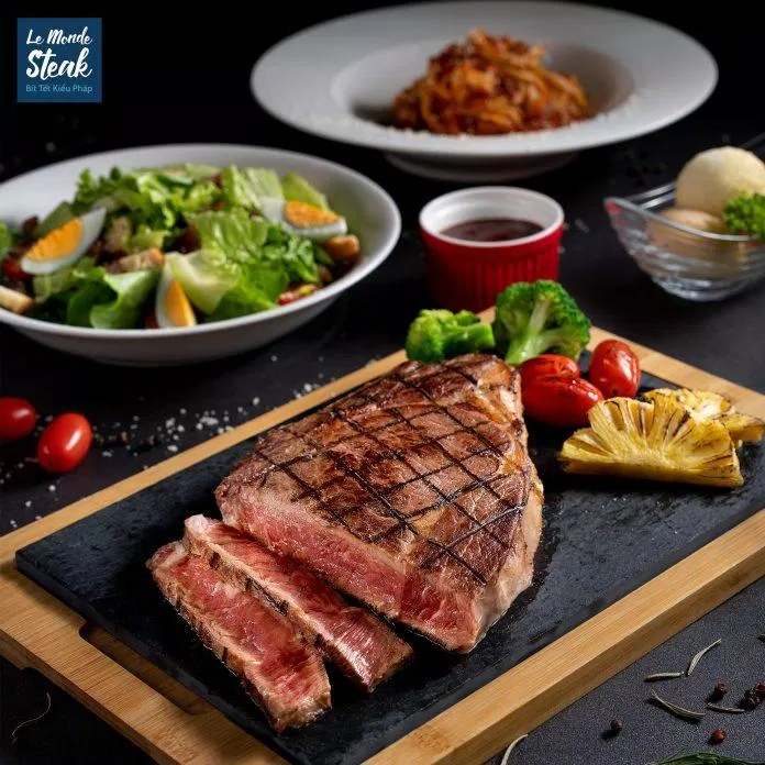 Phần bò bít tết hấp dẫn của Le Monde Steak.  (Ảnh: Internet)