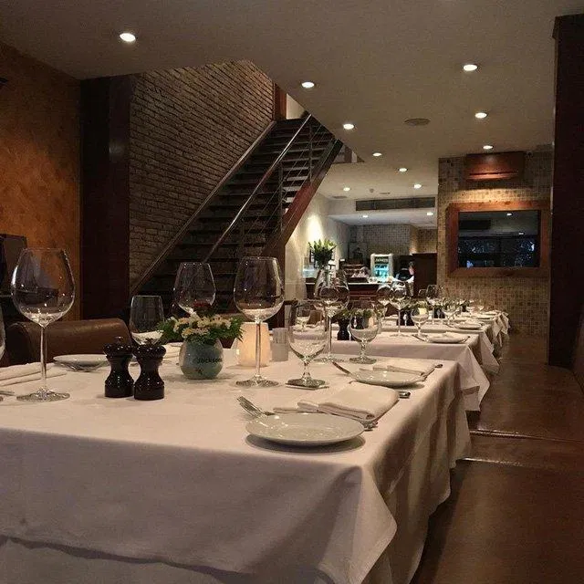 Không gian sang trọng tại Nhà hàng Jacksons Steakhouse. (Ảnh: Internet)