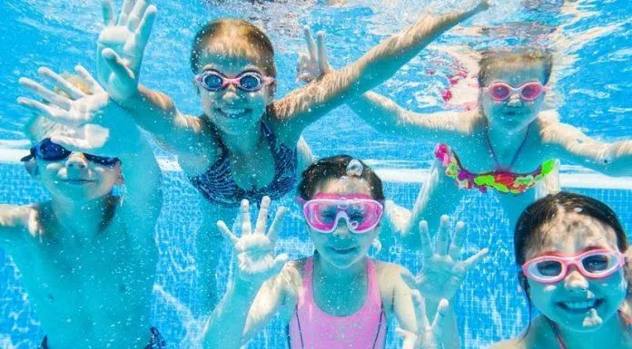 Tập bơi từ nhỏ rất tốt cho trẻ em (Ảnh: Internet).