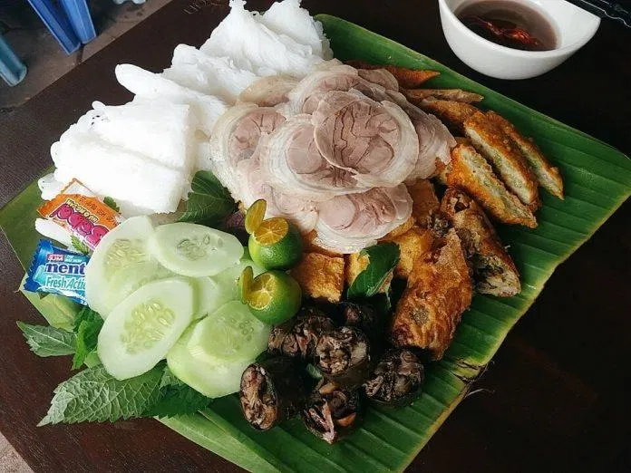 Bún Dow Việt có topping đặc biệt rất thú vị và ngon. (Nguồn: Internet)