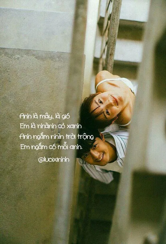 Anh nhìn bầu trời cao, em chỉ nhìn anh. (Ảnh: Internet)