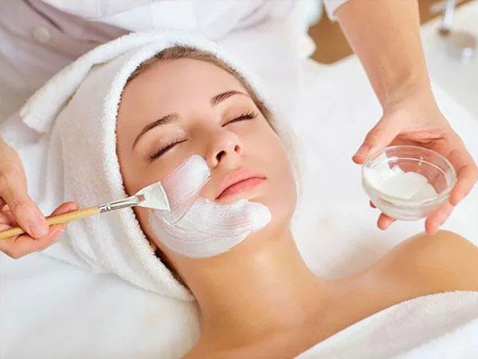 Làm đẹp mùa giãn cách, tại sao không? Cách chăm sóc da mặt đẹp mỗi ngày