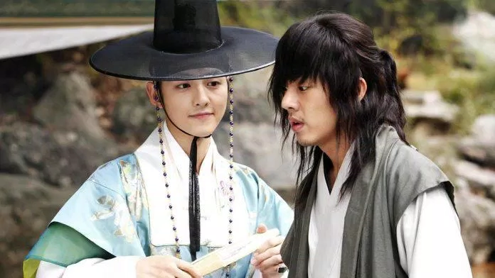 Cặp đôi Yoo Ah In- Song Joong Ki trong phim Sungkyunkwan Scandal (ảnh: internet)