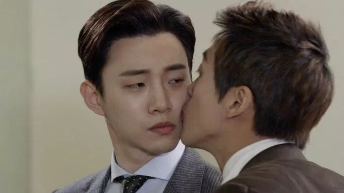 Nụ hôn của cặp đôi Nam Goong Min- Junho trong phim Chief Kim (ảnh: internet)
