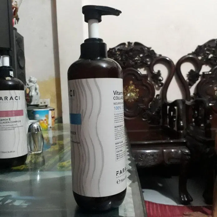 Hoa văn dải lụa màu ánh bạc như hình mái tóc óng ả, bồng bềnh của một cô gái (ảnh: BlogAnChoi).