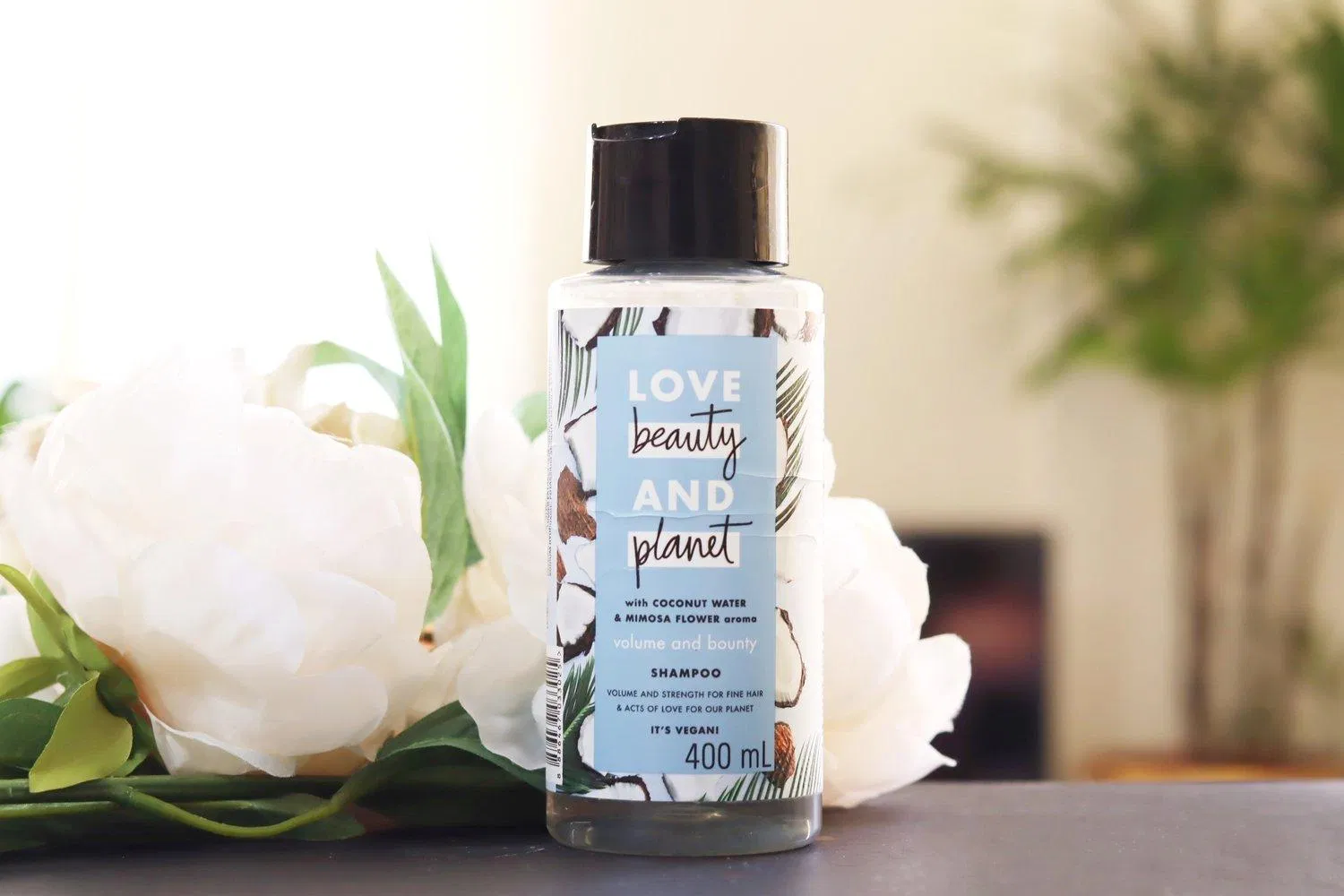 Một chút tươi mát, nhẹ nhàng thư giãn đến từ dầu gội Love Beauty And Planet Volume And Bounty ( Nguồn: internet)