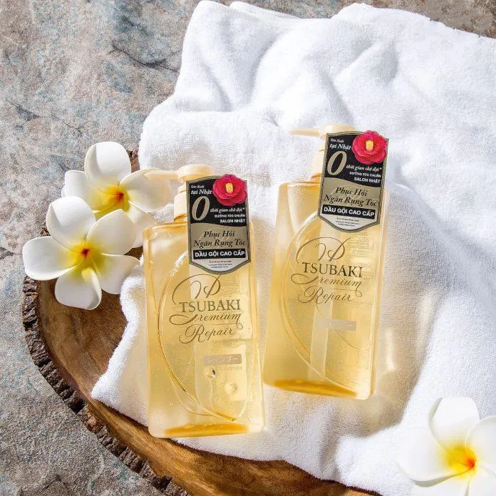 Dầu gội Tsubaki Premium Repair Shampoo luôn là must have của các cô nàng muốn ngăn tóc gãy rụng ( Nguồn: internet)