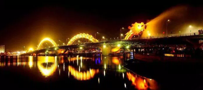 Cầu Rồng phun lửa - Ảnh: internet