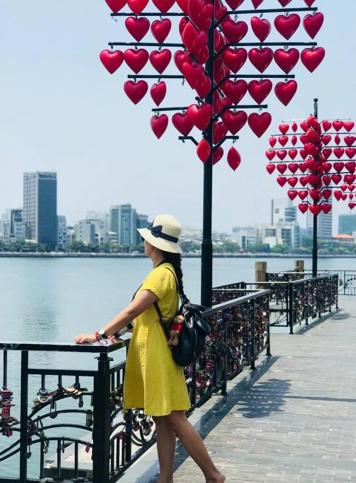 Cầu Tình yêu - Ảnh: BlogAnChoi