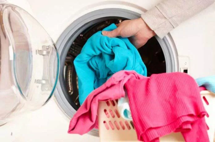 Giặt giũ mền gối tránh những vi khuẩn tiếp xúc với làn da. (Nguồn: Internet)