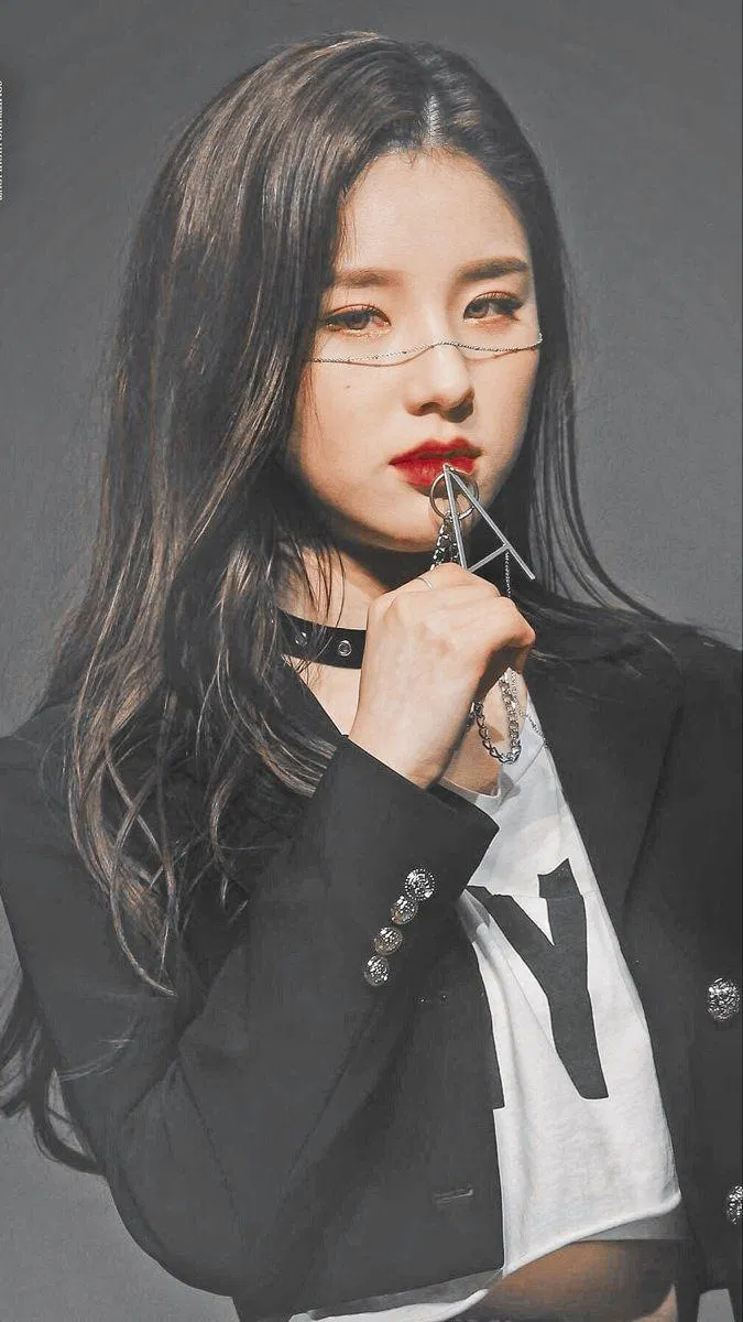 Heejin (LOONA) nữ thần tượng K-Pop sở hữu giọng trầm quyến rũ. (Nguồn: Internet)