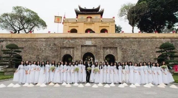 Hầu hết sinh viên ở Hà Nội chọn Hoàng thành là địa điểm lý tưởng để chụp kỷ yếu (Ảnh: Internet).